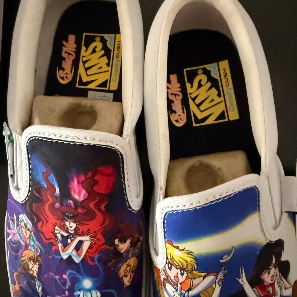 NIB limited edition Sailor Moon Vans. M 7.5/W 9 - Picture 3 of 10